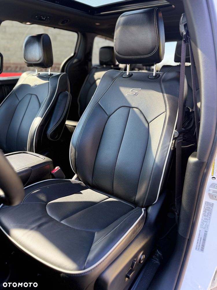 Chrysler Pacifica - 24