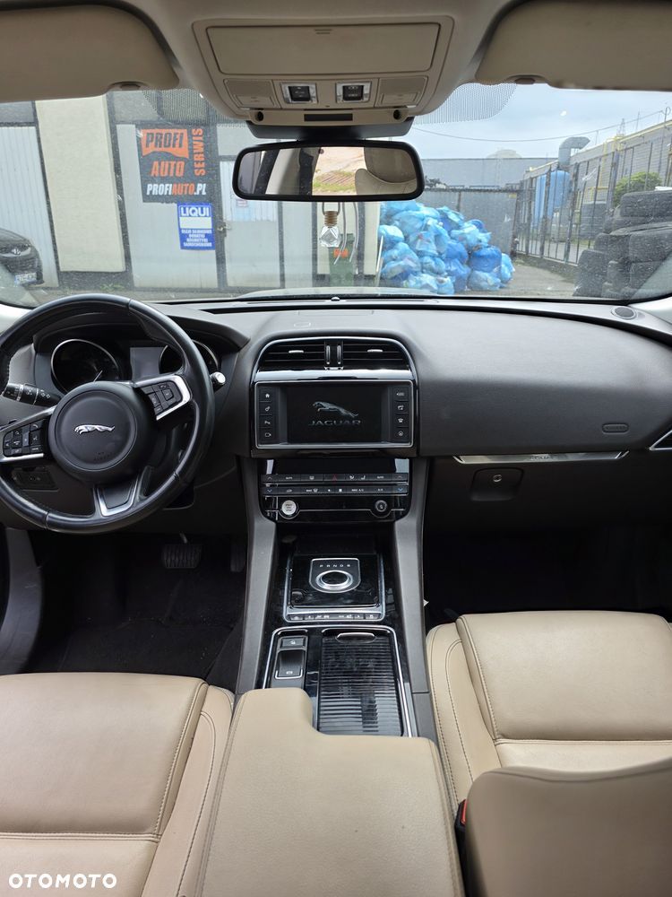 Jaguar F-Pace 2.0 i4D AWD Prestige - 8