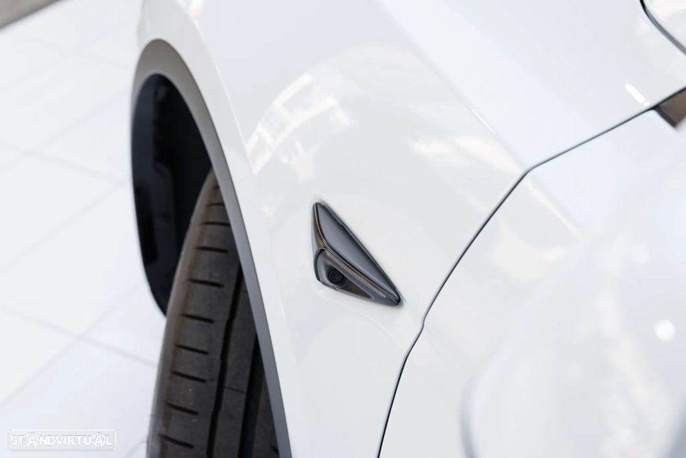Tesla Model Y Long Range Dual Motor AWD - 32