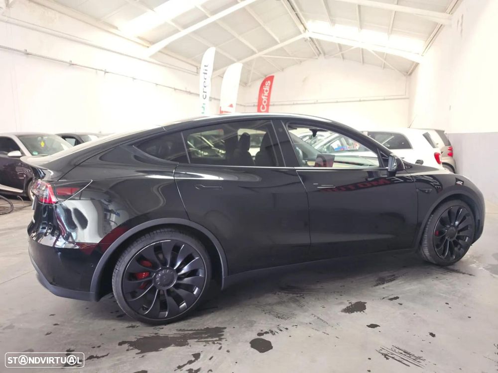 Tesla Model Y Performance Dual Motor AWD - 3