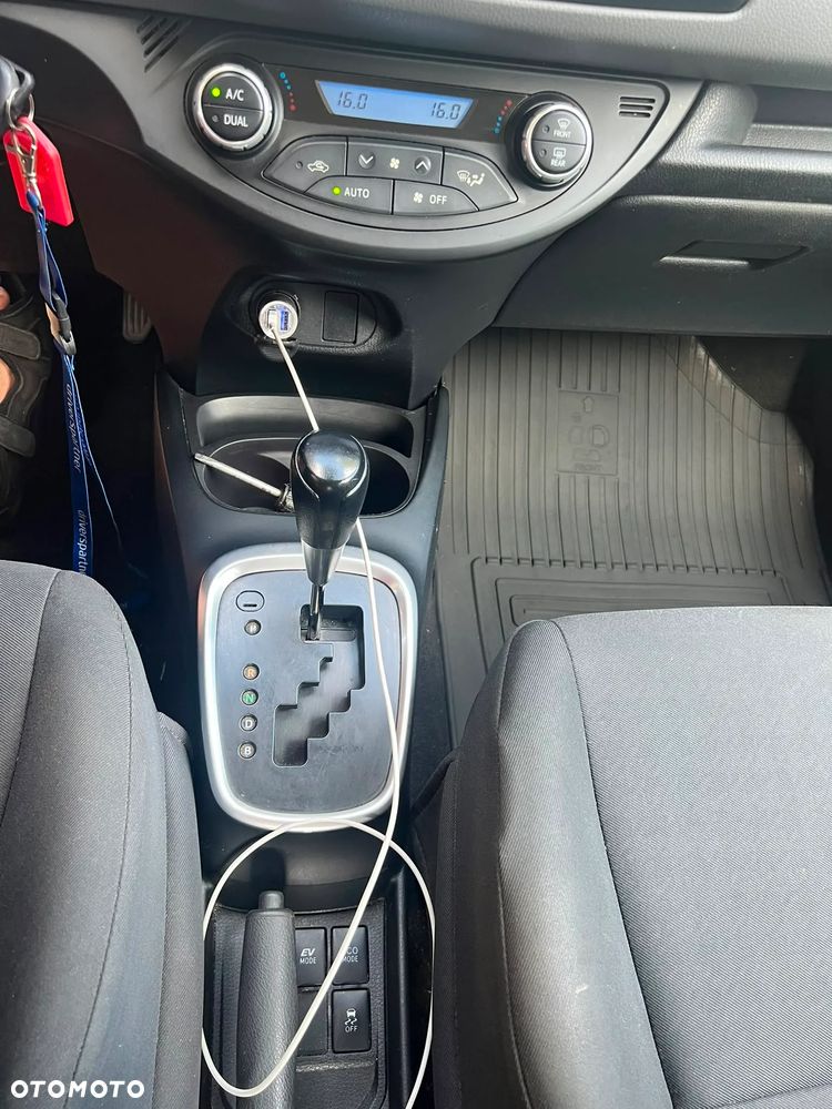 Toyota Yaris Hybrid 100 Premium - 2