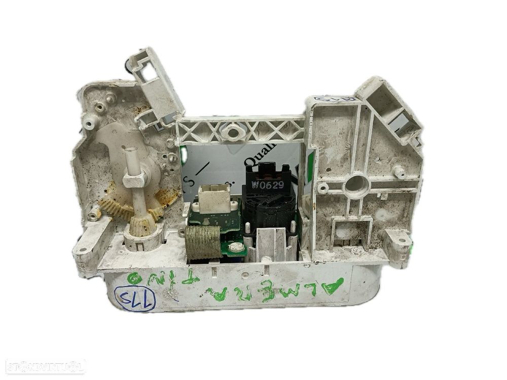 Comando / Botão De Sofagem / Climatronic Nissan Almera Tino (V10) - 3