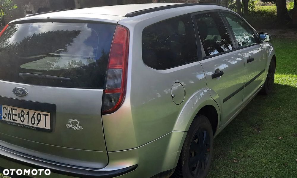 Ford Focus 1.6 Ambiente - 4