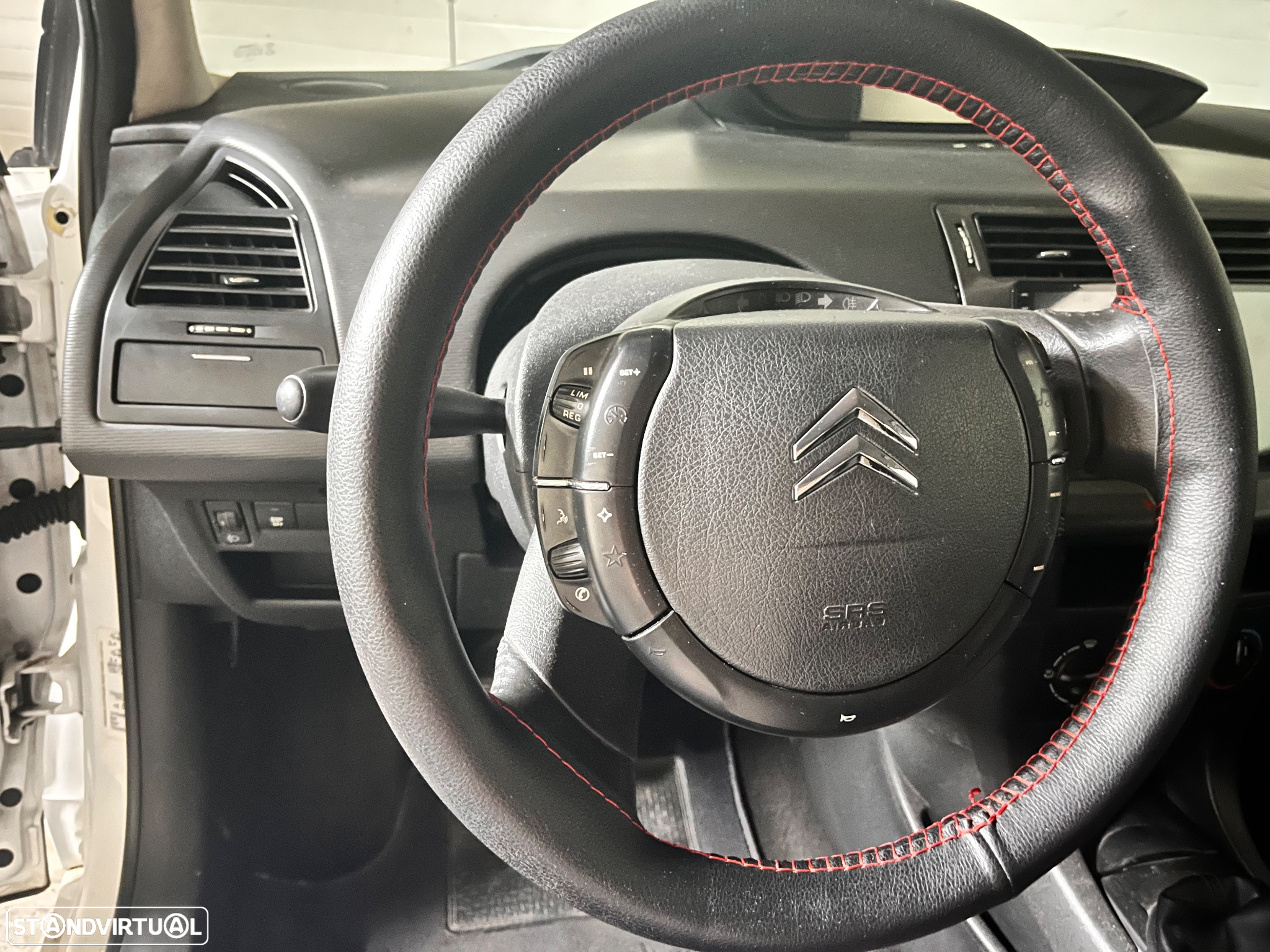 Citroën C4 Coupe 1.6 HDi FAP VTR - 11