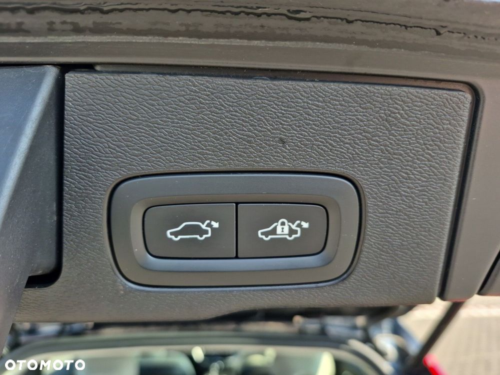 Volvo XC 60 D4 Momentum Pro - 23