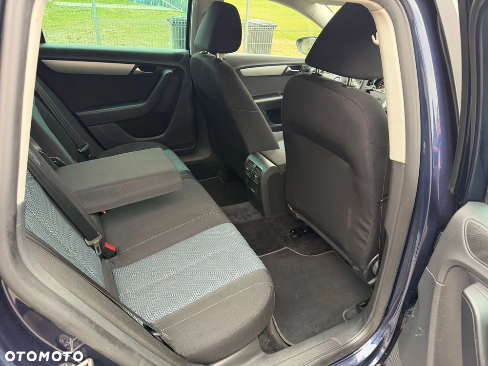 Volkswagen Passat - 13