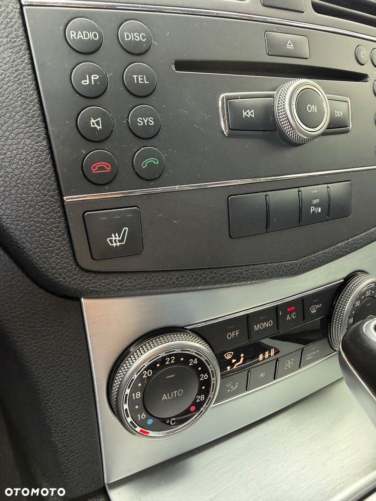 Mercedes-Benz Klasa C 180 BlueEFFICIENCY 7G-TRONIC Avantgarde - 21