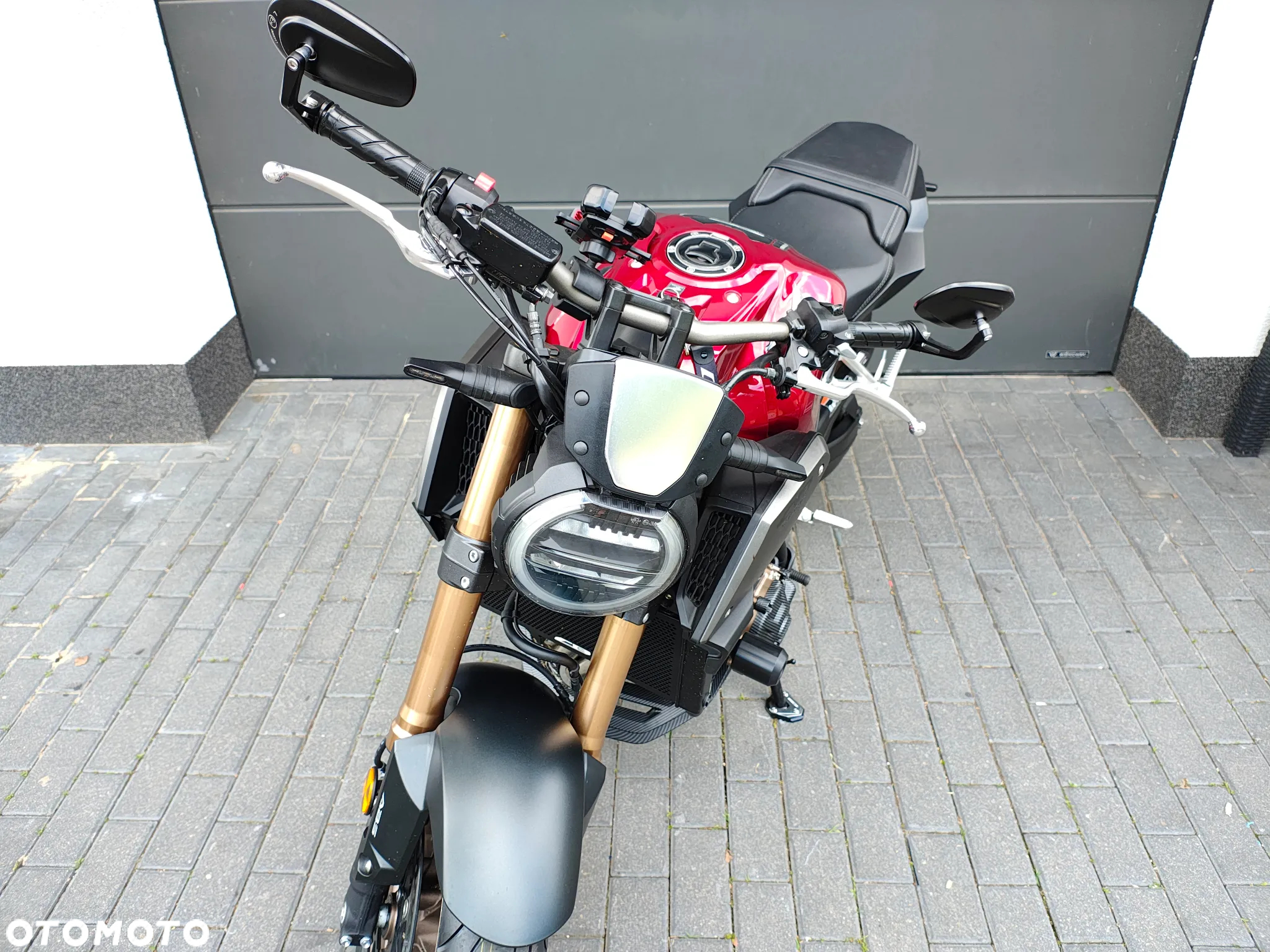 Honda CB - 12