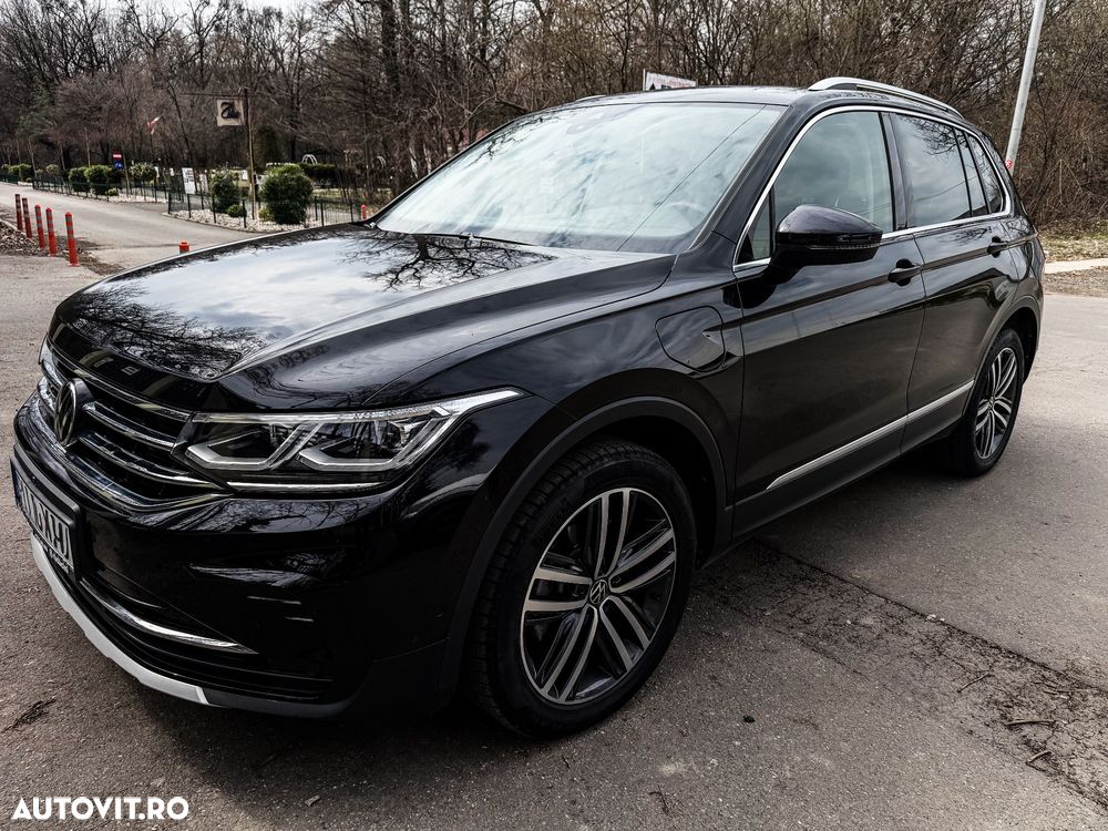 Volkswagen Tiguan - 1