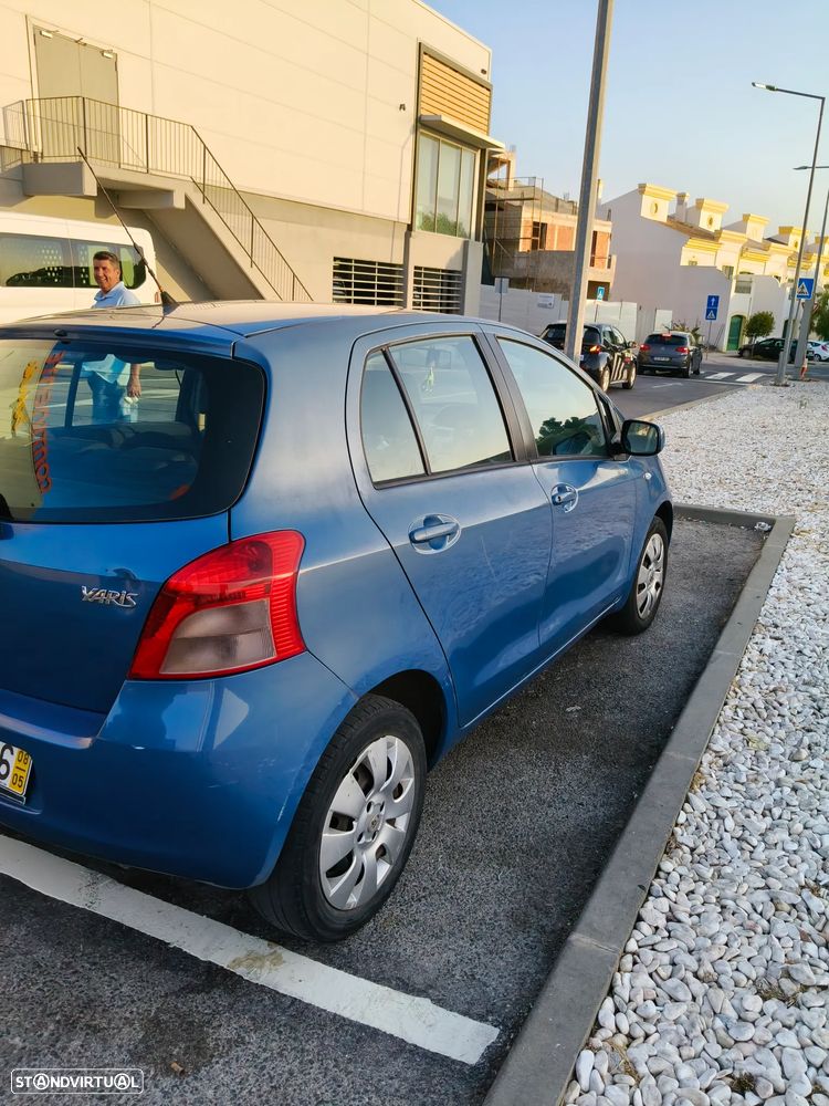 Toyota Yaris 1.0 VVT-i - 4