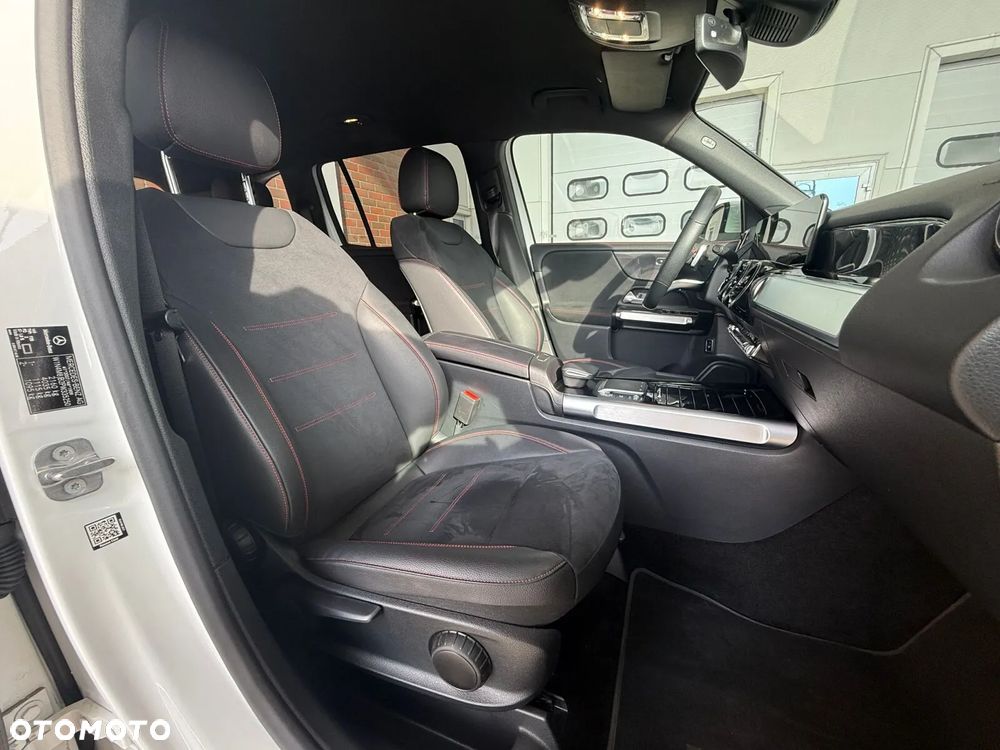 Mercedes-Benz GLB 200 4-Matic AMG Line 8G-DCT - 12