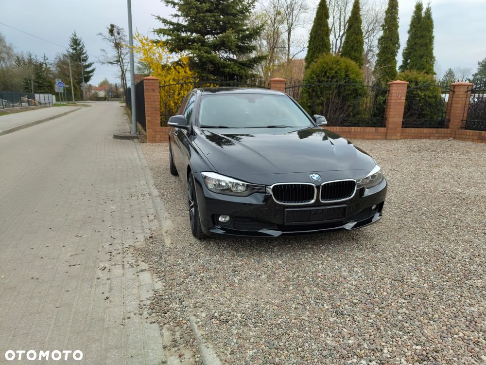 BMW Seria 3 318d Sport Line - 3