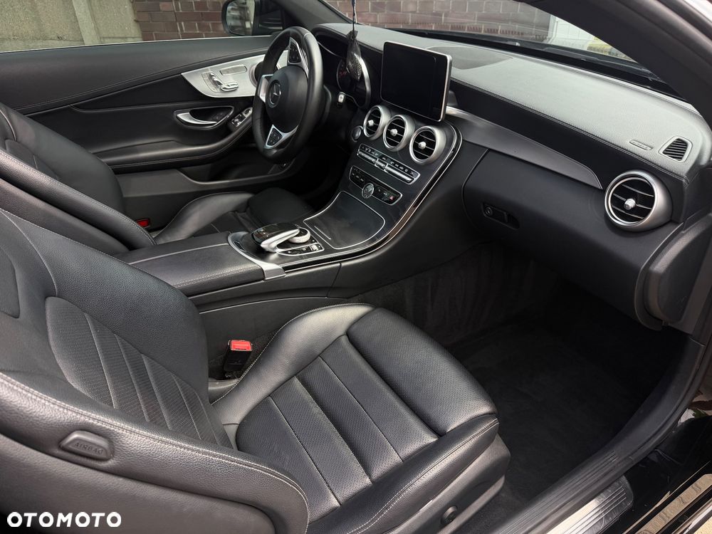 Mercedes-Benz Klasa C 300 4MATIC 9G-TRONIC - 17