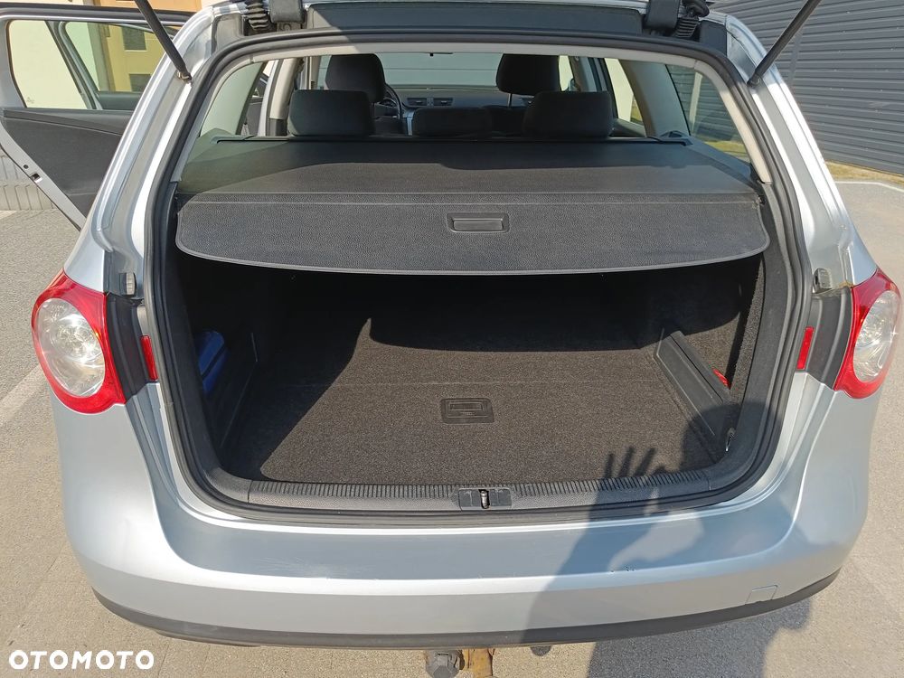 Volkswagen Passat 1.9 TDI Comfortline - 22