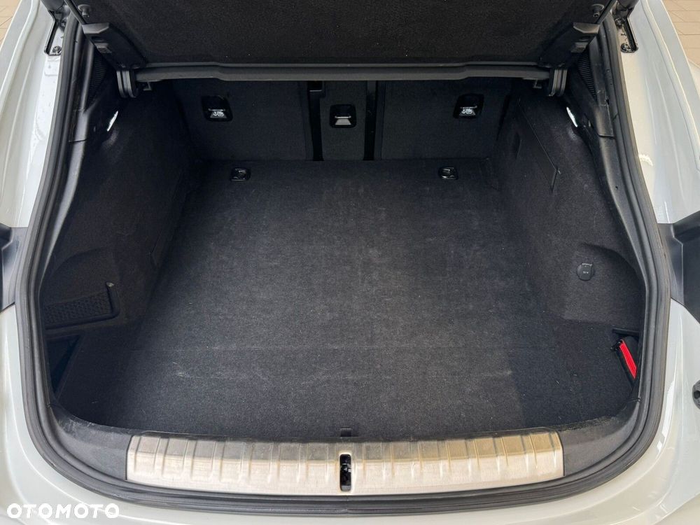 Porsche Taycan 105kWh Performance Plus - 32