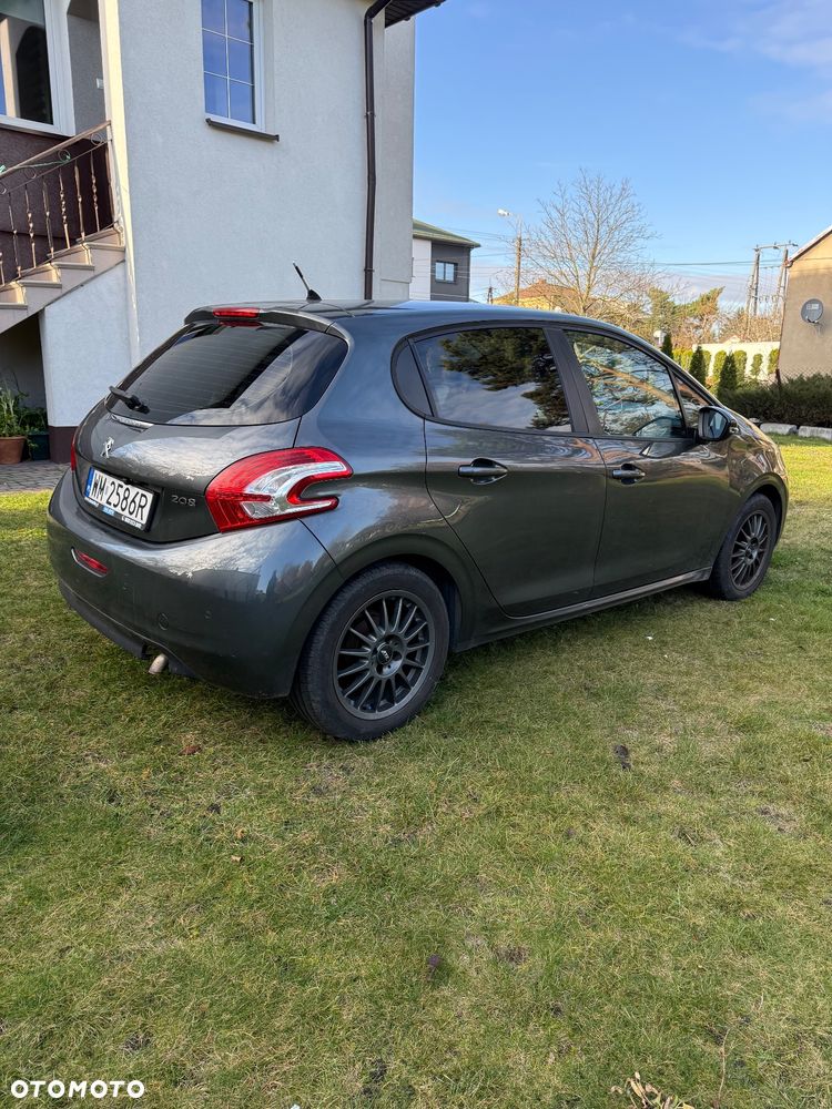 Peugeot 208 - 5