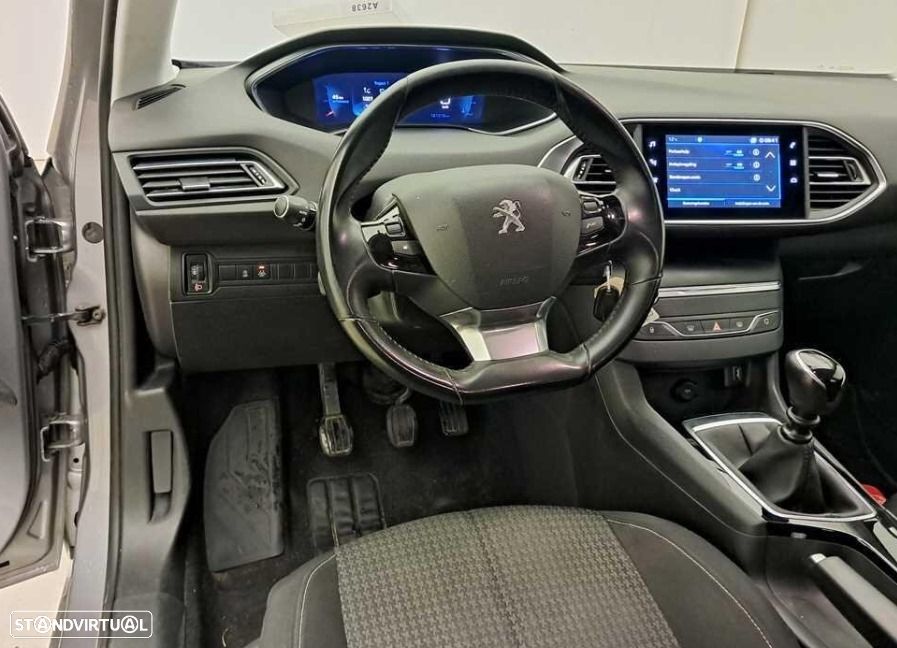 Peugeot 308 SW - 11