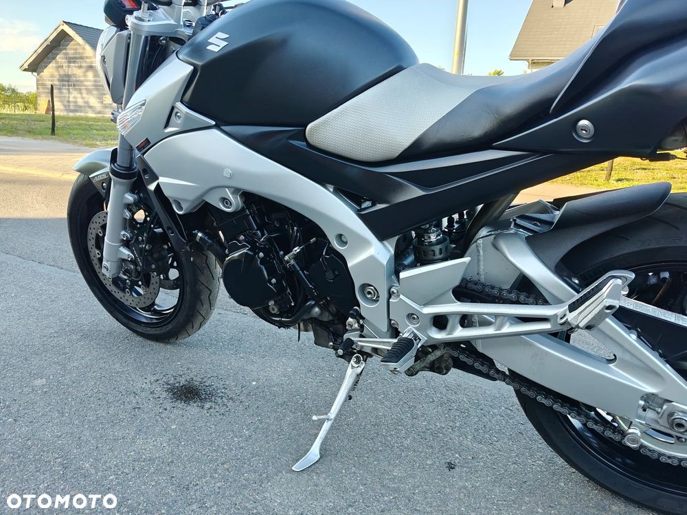 Suzuki GSR - 7