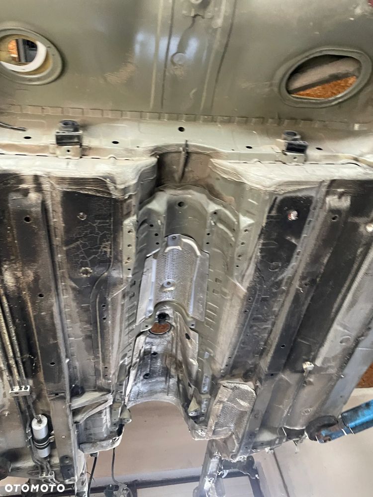 Karoseria buda kasta Bmw e38 ładna bez korozji z ciepłego kraju - 9