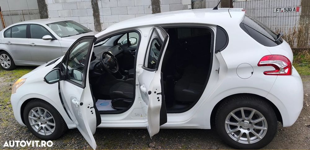 Peugeot 208 e-HDi 92 Stop&Start Style - 11