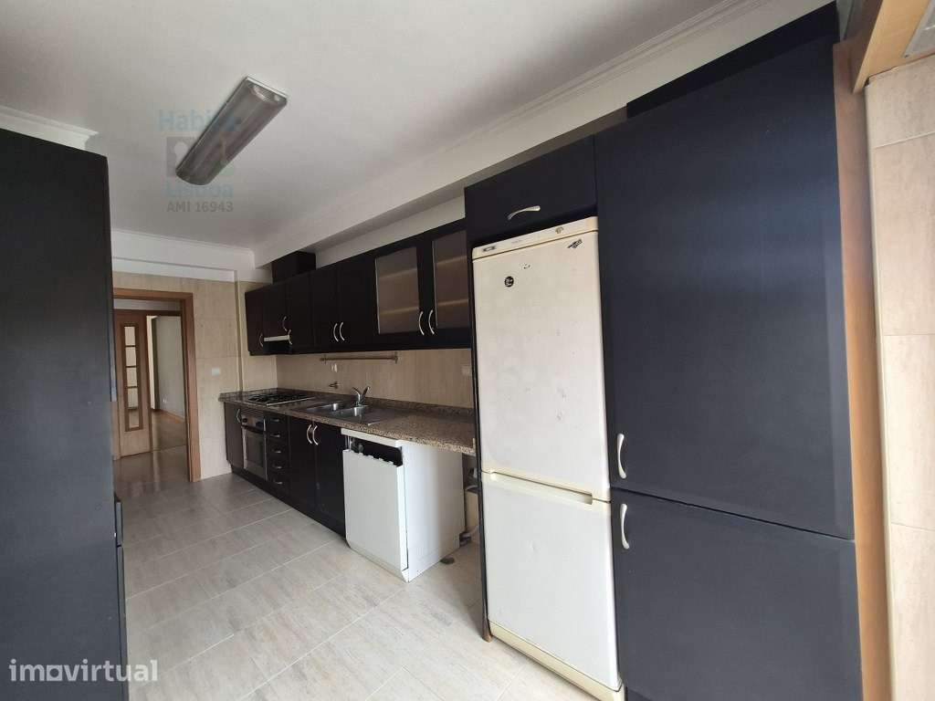 T2 Almada: Boas Áreas, 2 WC e Perto do Fórum e Praias - Grande imagem: 5/60