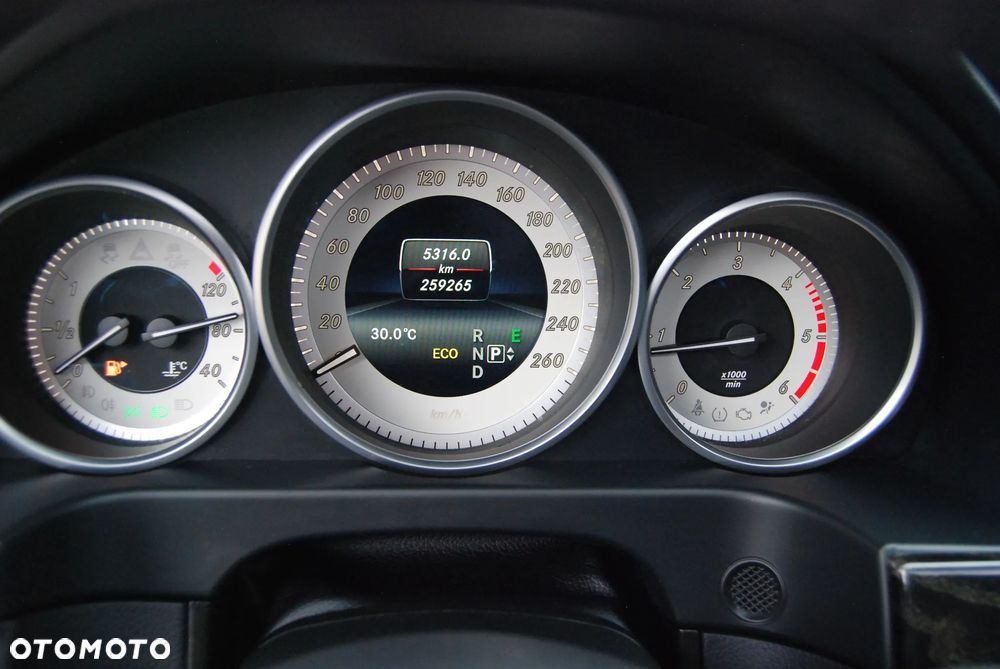 Mercedes-Benz Klasa E 250 CDI 4Matic 7G-TRONIC Avantgarde - 23