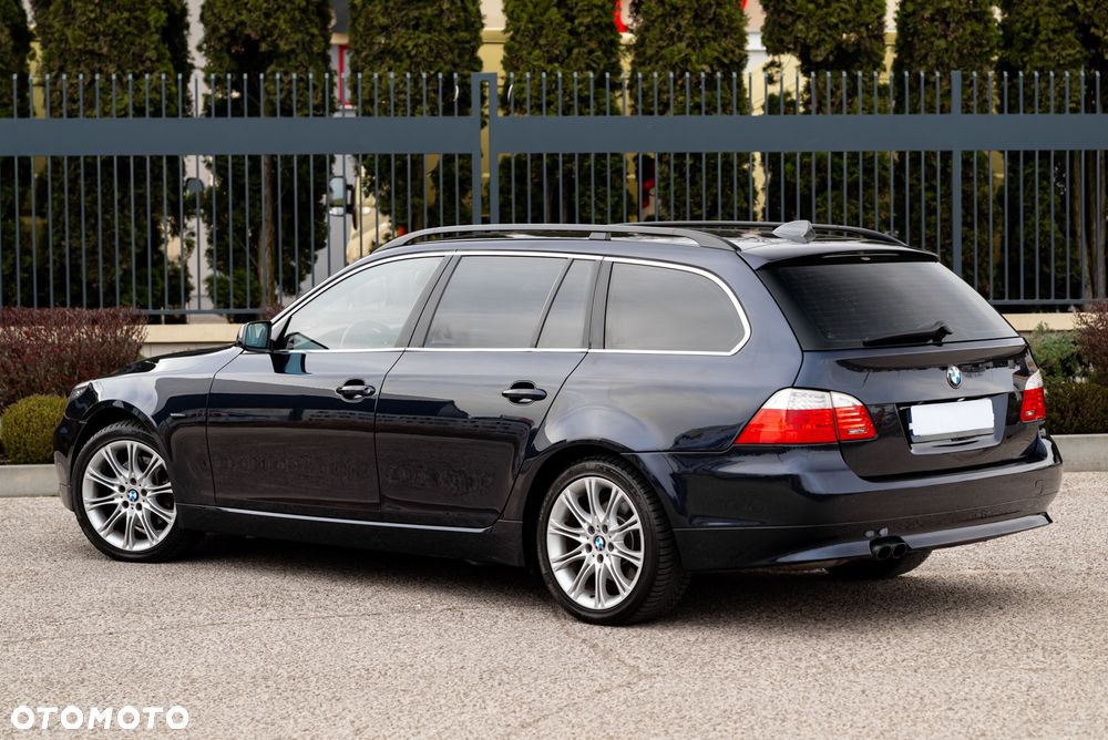 BMW Seria 5 525i xDrive - 9