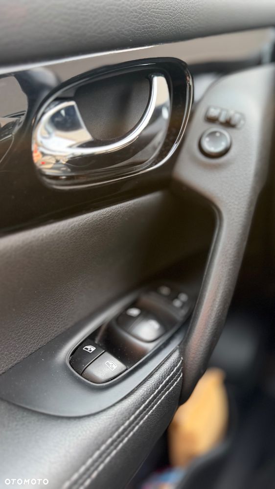 Nissan Qashqai 1.5 dCi N-Connecta - 17