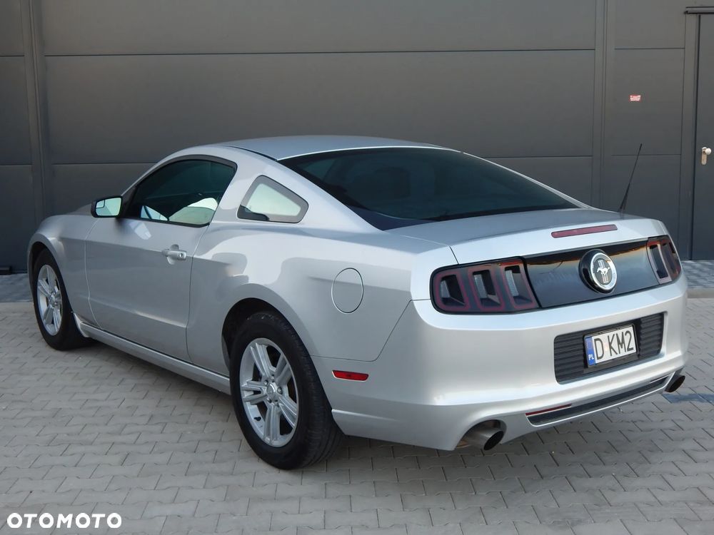 Ford Mustang - 4