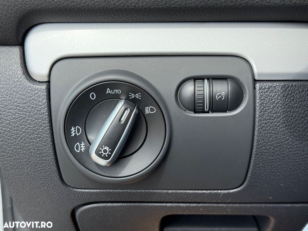 Volkswagen Golf 1.6 TDI DPF Exclusive - 11