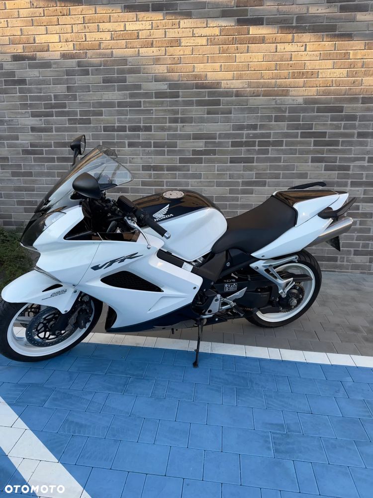 Honda VFR - 13