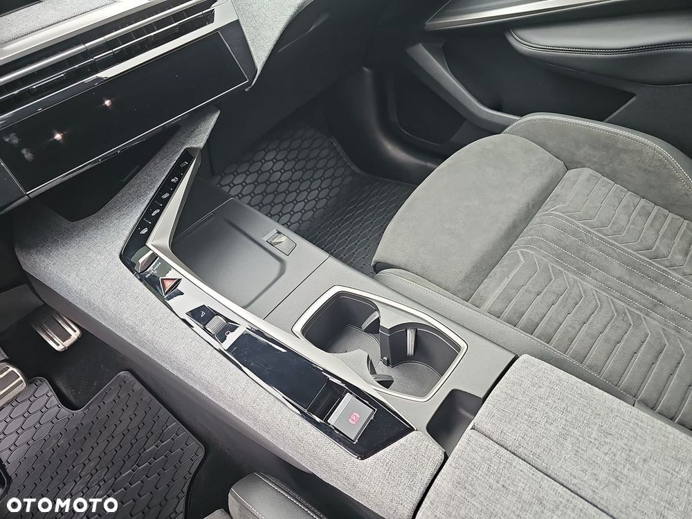 Peugeot 3008 1.2 PureTech mHEV GT S&S e-DCS6 - 17
