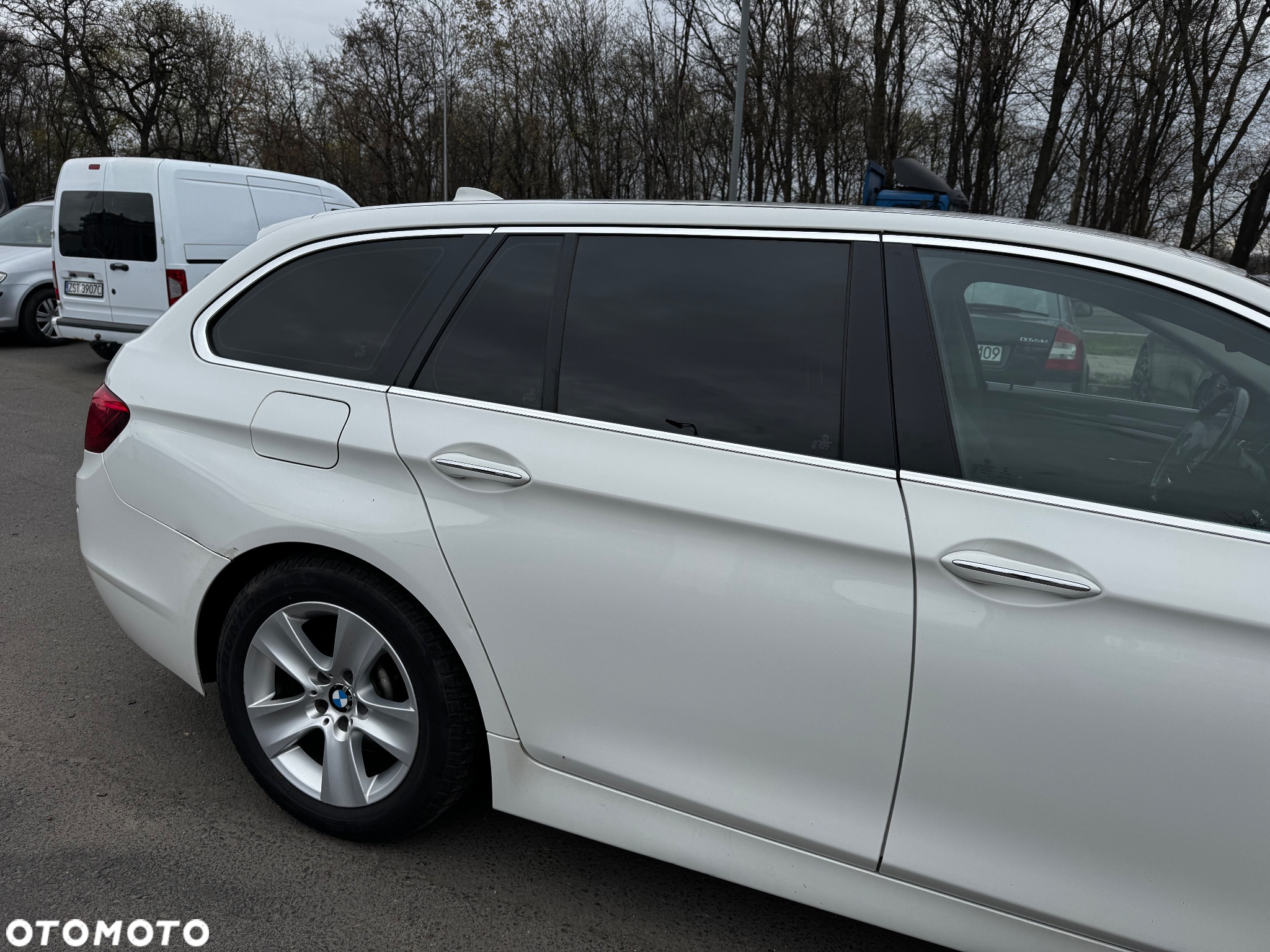 BMW Seria 5 518d - 14