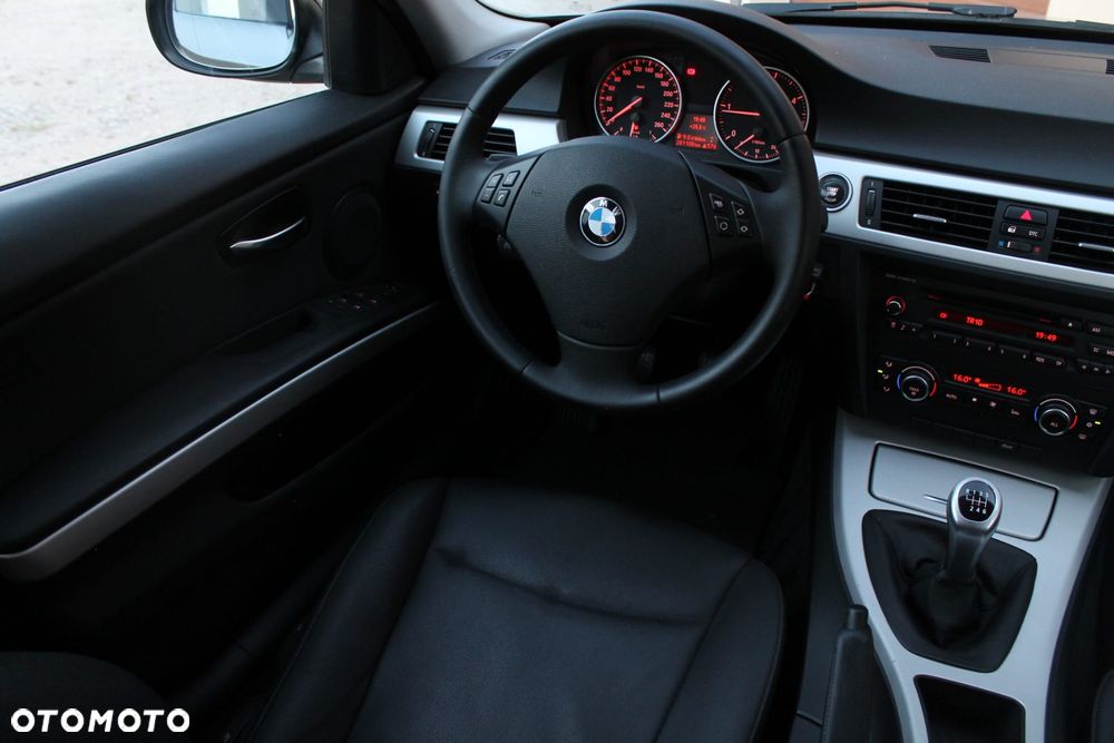 BMW Seria 3 318d DPF Edition Exclusive - 26