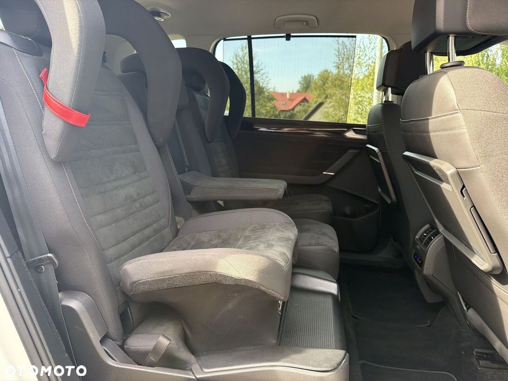Volkswagen Touran - 19
