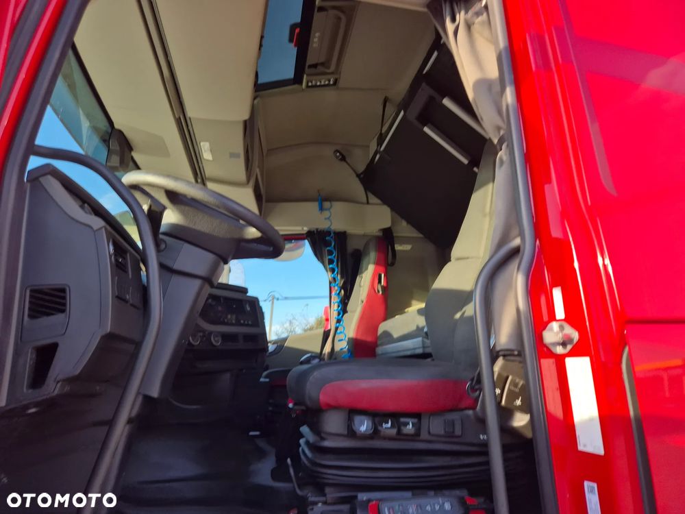 Volvo FH 460 BDF z windą + przyczepa - 13