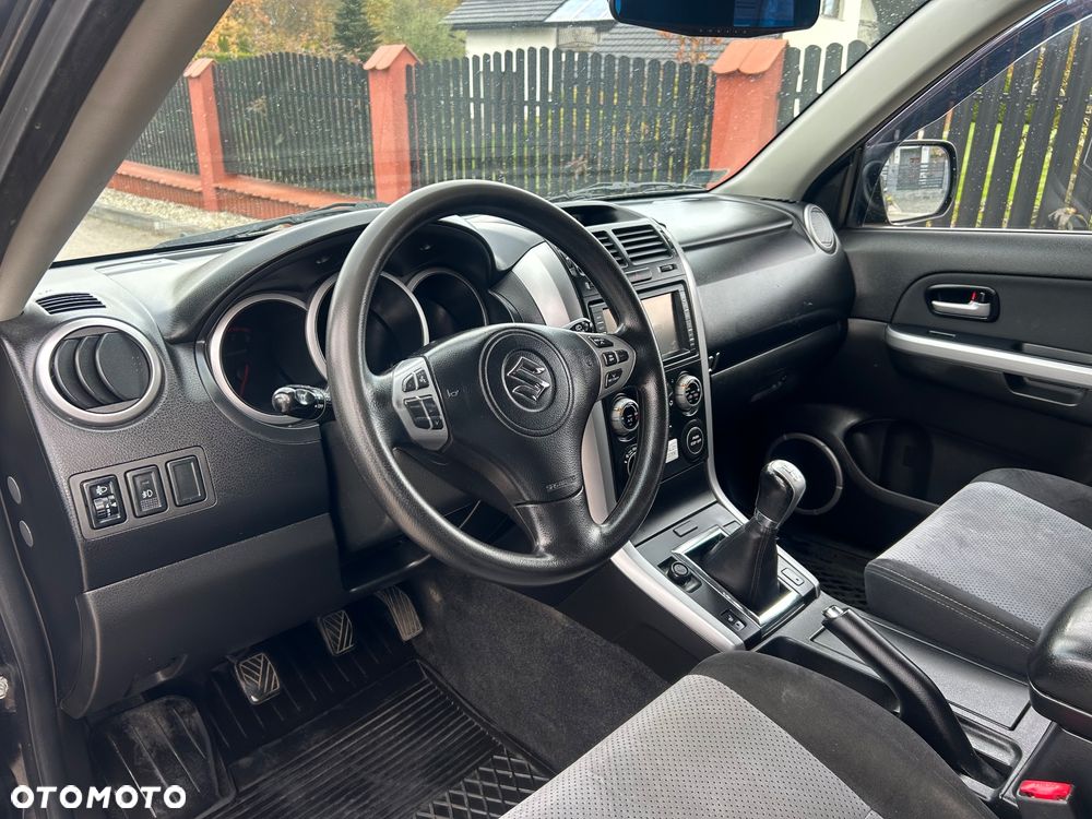 Suzuki Grand Vitara 2.0 - 7
