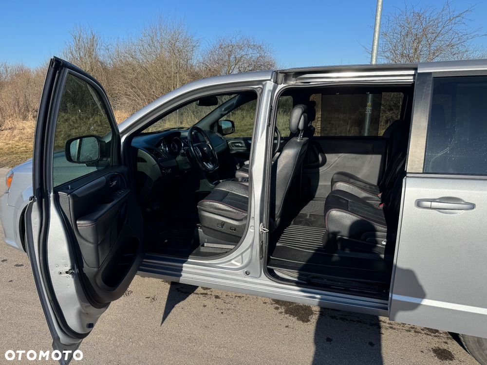 Dodge Grand Caravan - 17