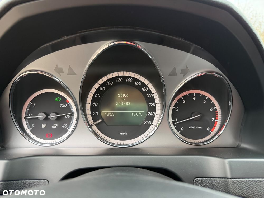 Mercedes-Benz Klasa C 180 K BlueEff Avantgarde - 16