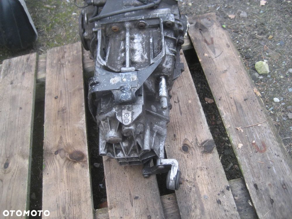 audi 100 c4 90-94r 2,3 benzyna skrzynia biegów manualna AXG - 3