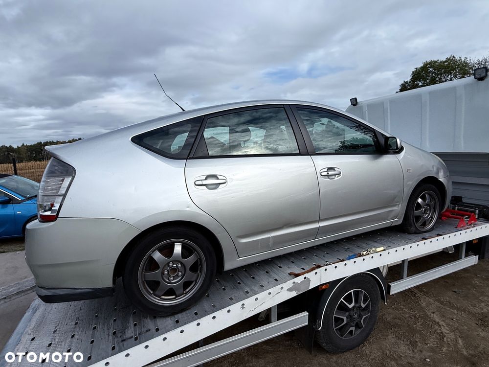 Toyota Prius (Hybrid) Executive - 9