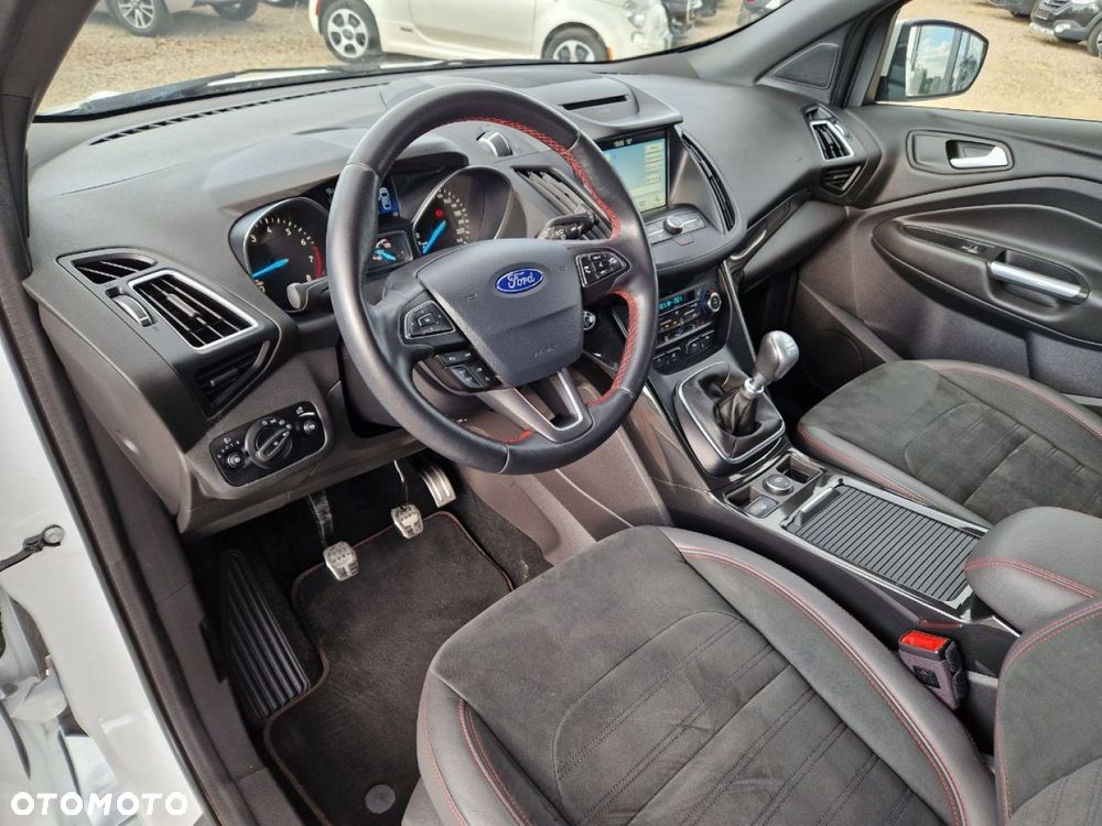 Ford Kuga 1.5 EcoBoost 2x4 ST-Line - 6