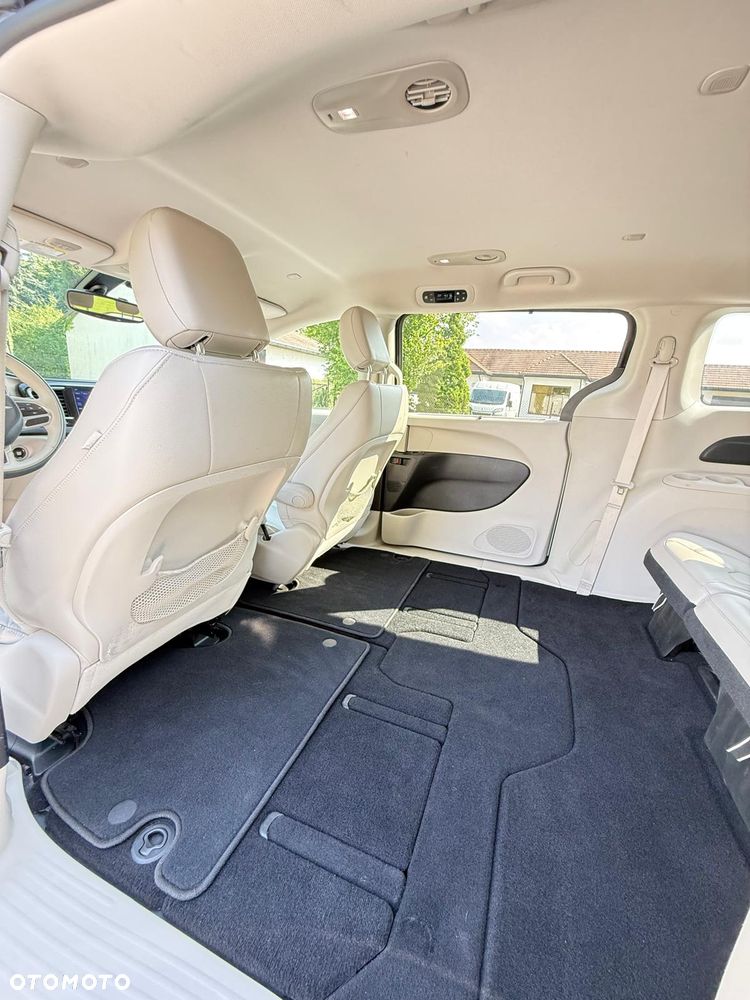 Chrysler Pacifica - 25