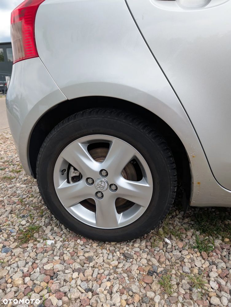 Toyota Yaris 1.3 Sol - 17