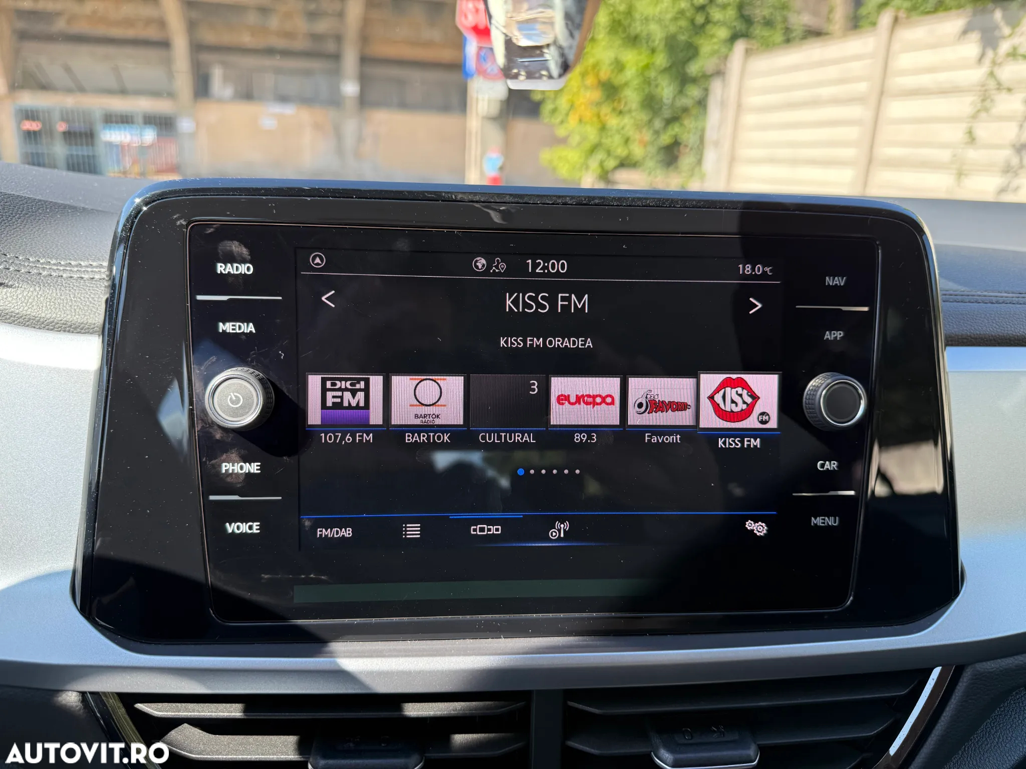 Volkswagen T-ROC 1.0 TSI Advanced - 8