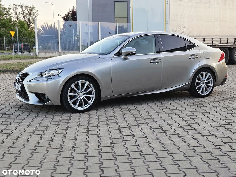 Lexus IS 300h Comfort - 10