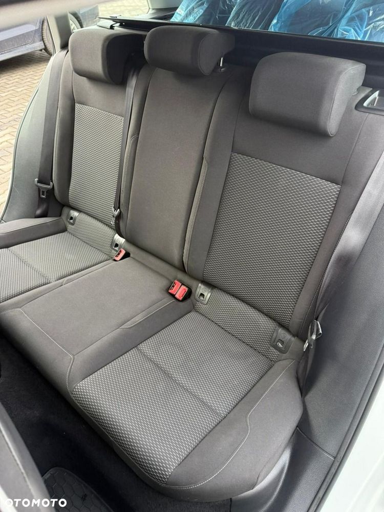 Volkswagen Golf - 8