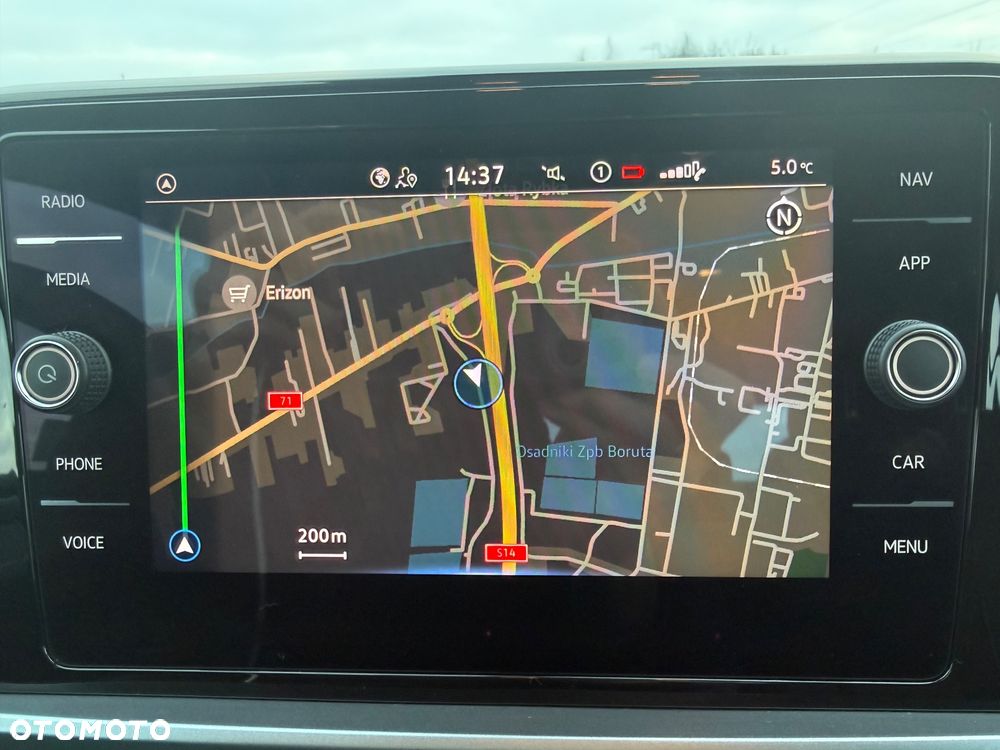 Volkswagen T-Roc - 17