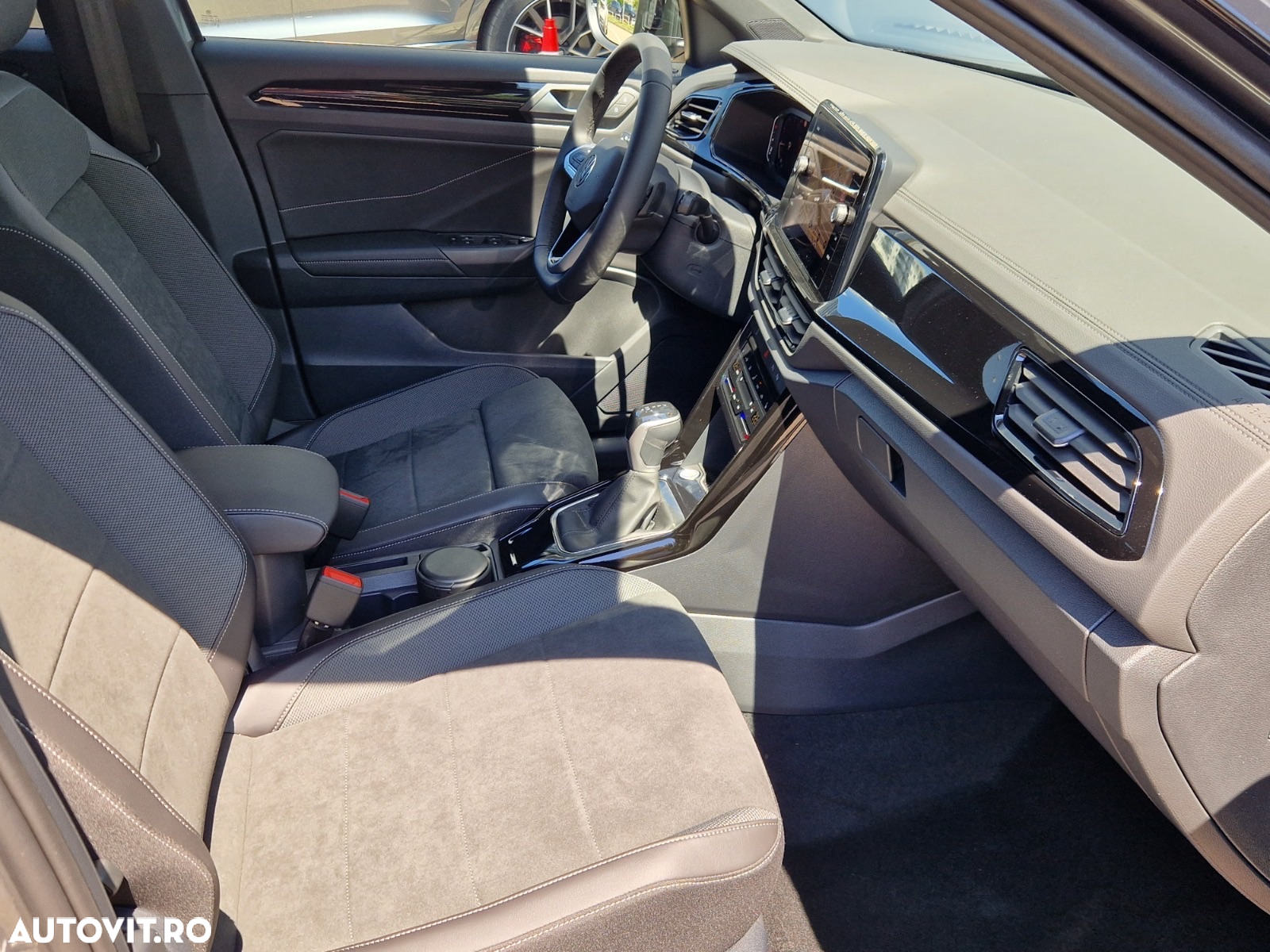 Volkswagen T-ROC 1.5 TSI DSG Style - 12