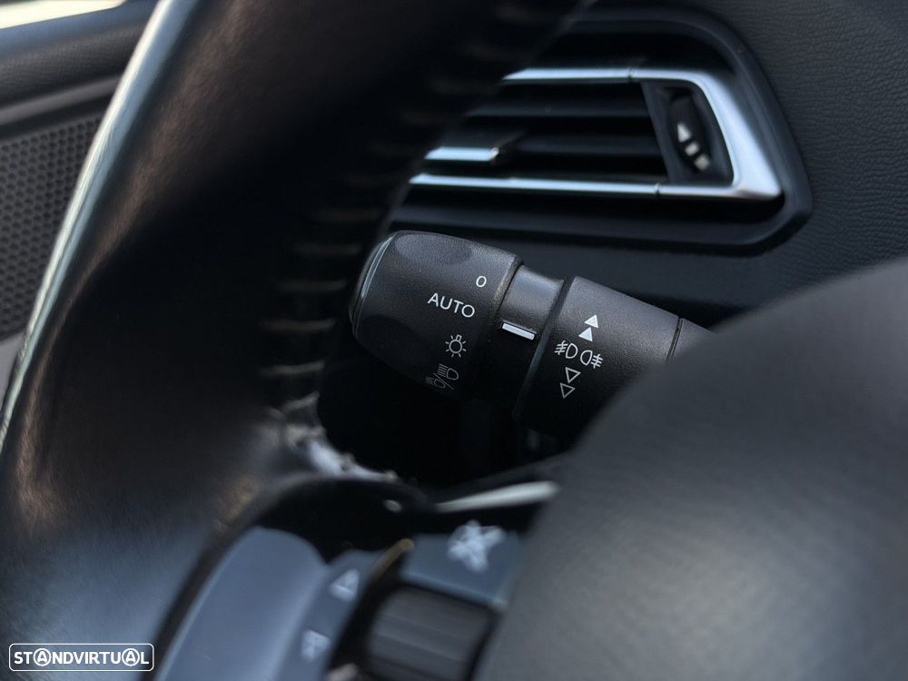 Peugeot 308 SW 1.6 BlueHDi Allure — fotografia 9